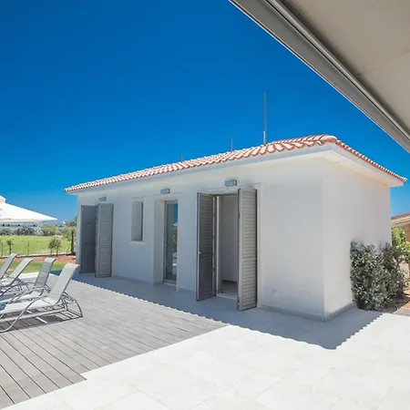 You Will Love This Luxury 3 Bedroom Holiday In With Private Pool 1703